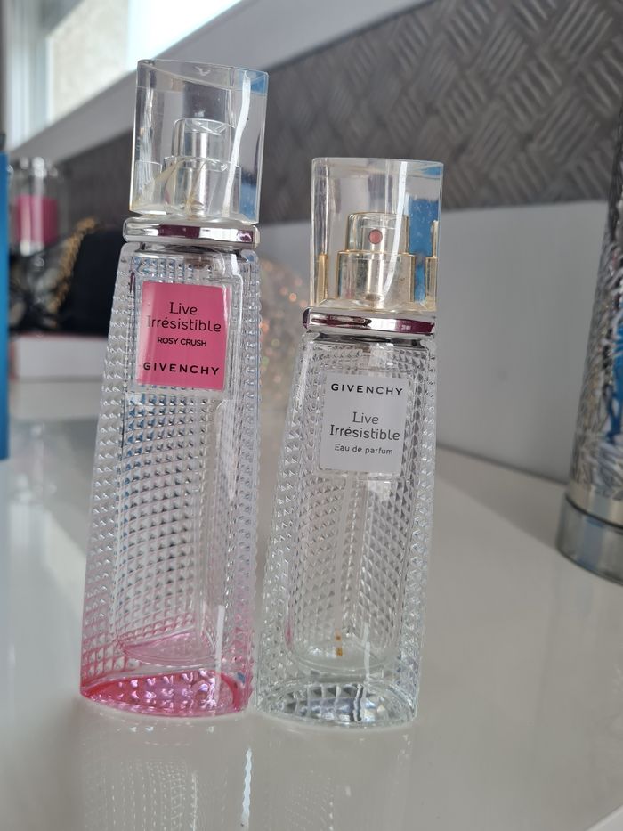 Deux flacons vides live irrésistible