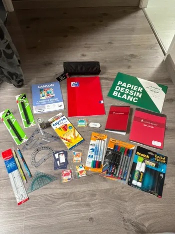 Lot de fournitures scolaires école primaire ou collège