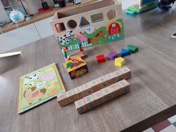Boite comprenant plusieurs jeux