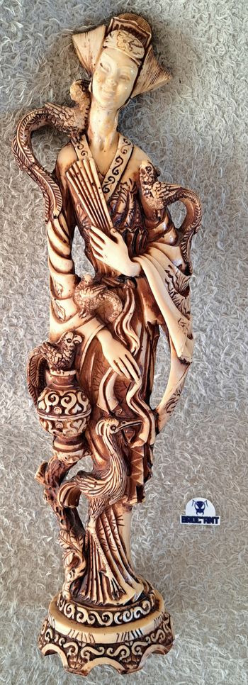 Statue en résine Geisha signée AG