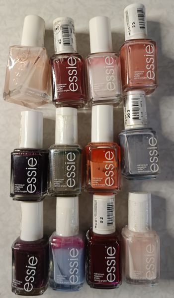 Lot 11 Vernis à Ongles Nail Lacquer 13.5 ml ESSIE différents coloris Neuf et occasion