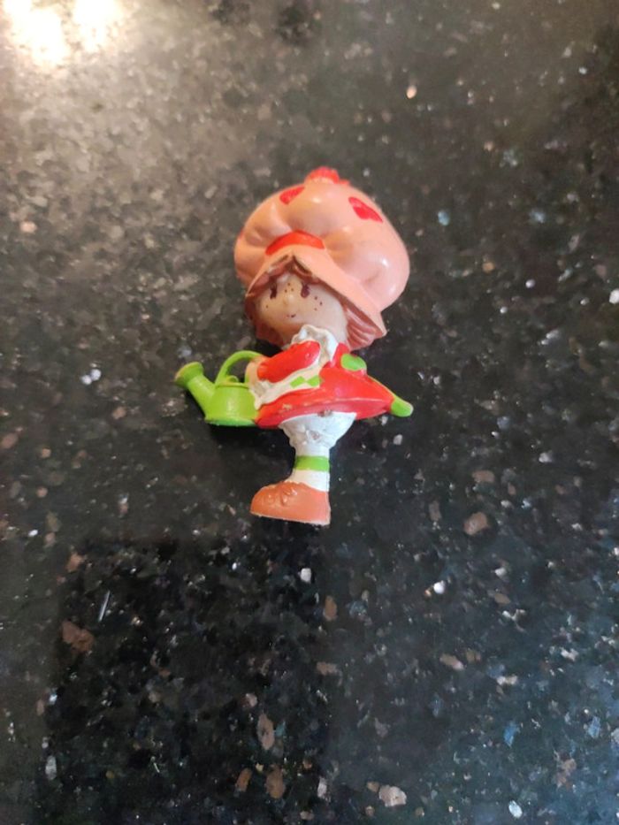 figurine charlotte aux fraises vintage