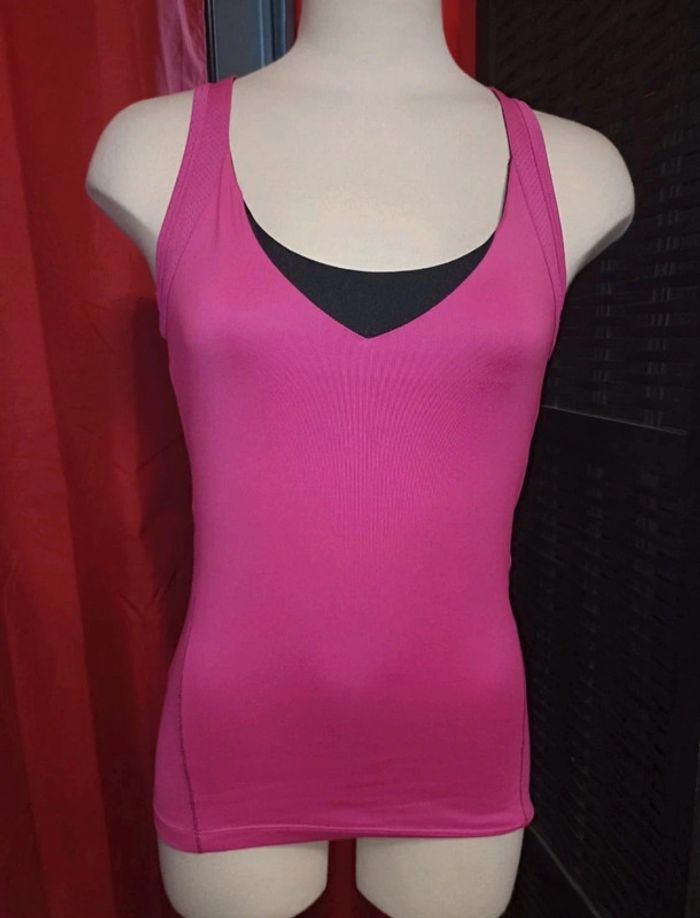 Tee-shirt sport avec brassière intégré 38
