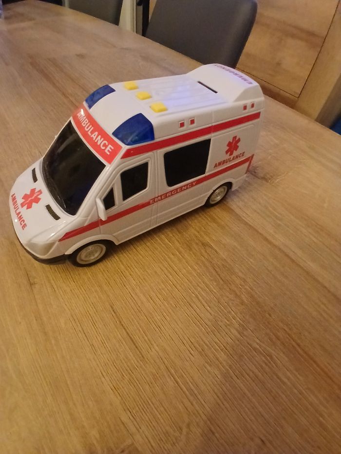 Véhicule ambulance jouet - photo numéro 3