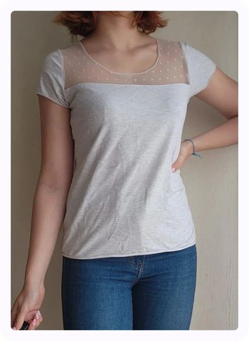 Haut gris clair col ajouré