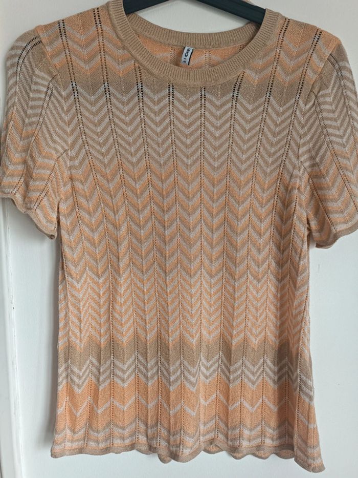 T-shirt à mailles fines zig zag beige orangé dorures Only Taille M En très bon état - photo numéro 3