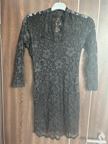 Robe noire effet dentelle