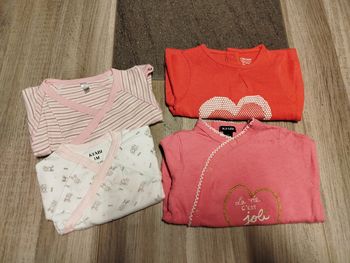 Lot body et pyjamas 1 mois