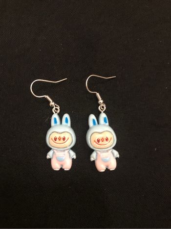 Boucles d’oreilles Labubu bleues neuves