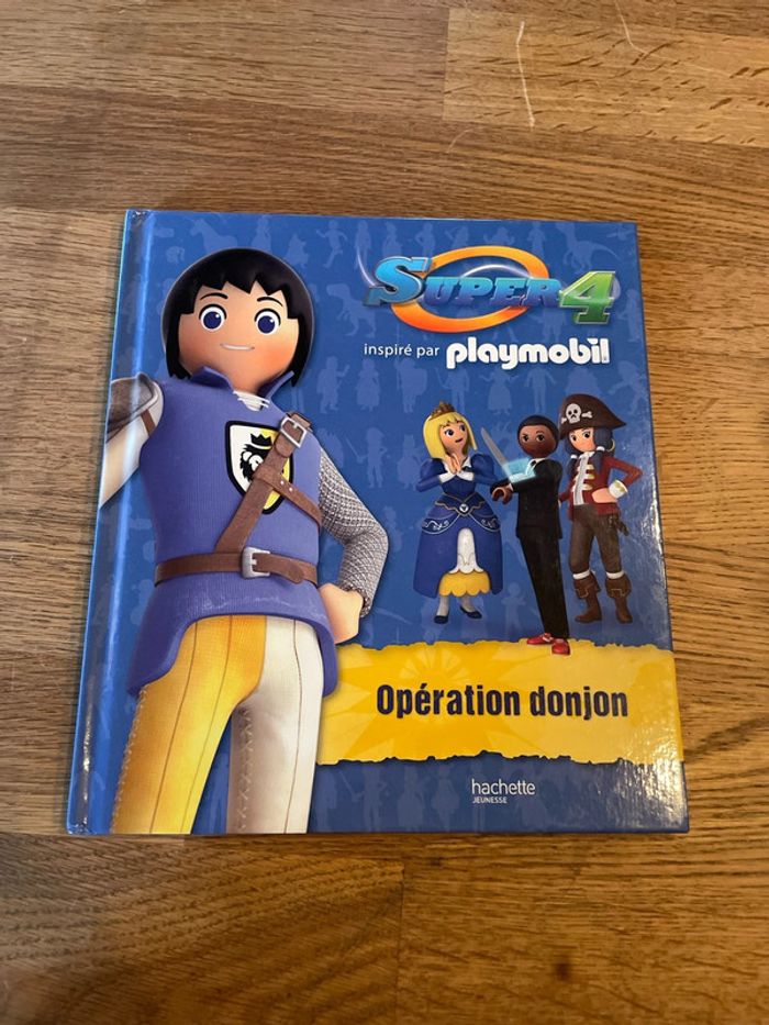Livre Super 4 Playmobil Opération Donjon