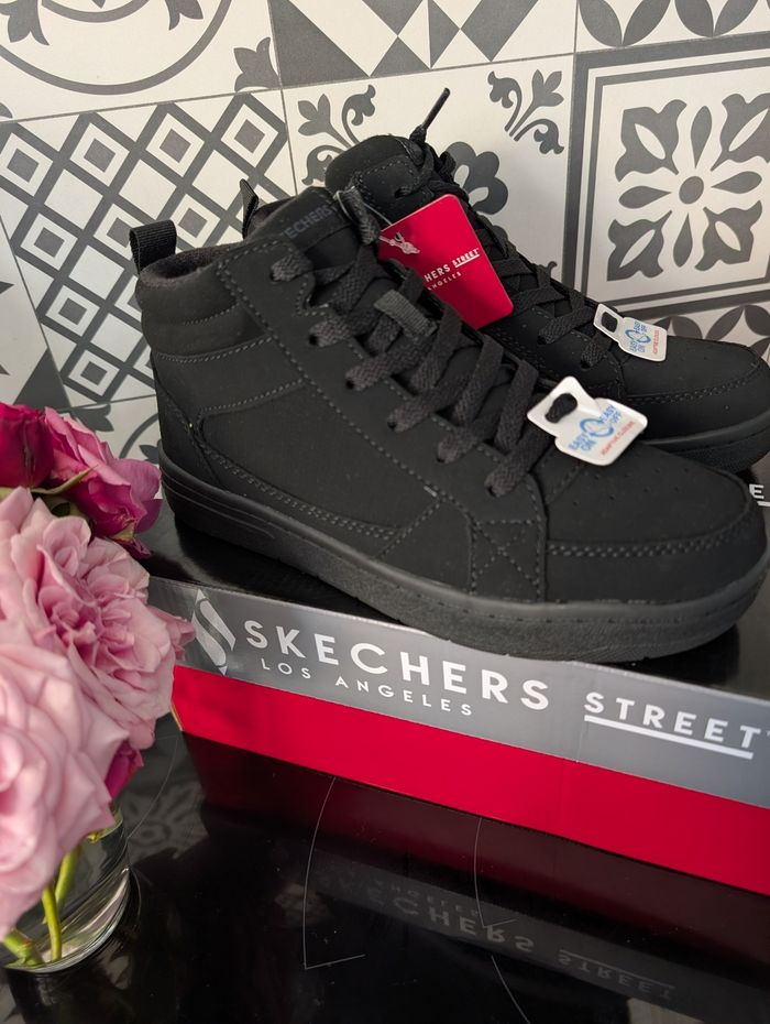 Chaussures garçon  chaudes. Taille 35. Neuf. Skechers - photo numéro 8