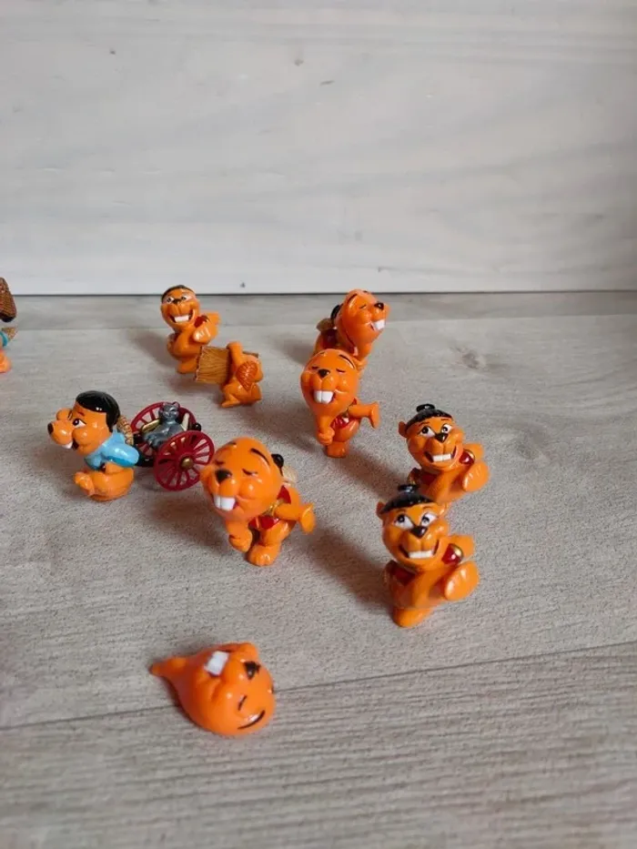 Lot de 13 figurines kinder surprise - photo numéro 2