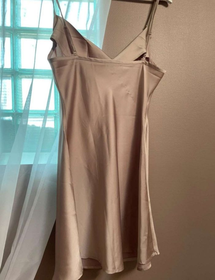 Robe beige en soie - photo numéro 3