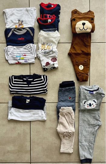 Lot de vêtements garçon 12 mois très bon état.