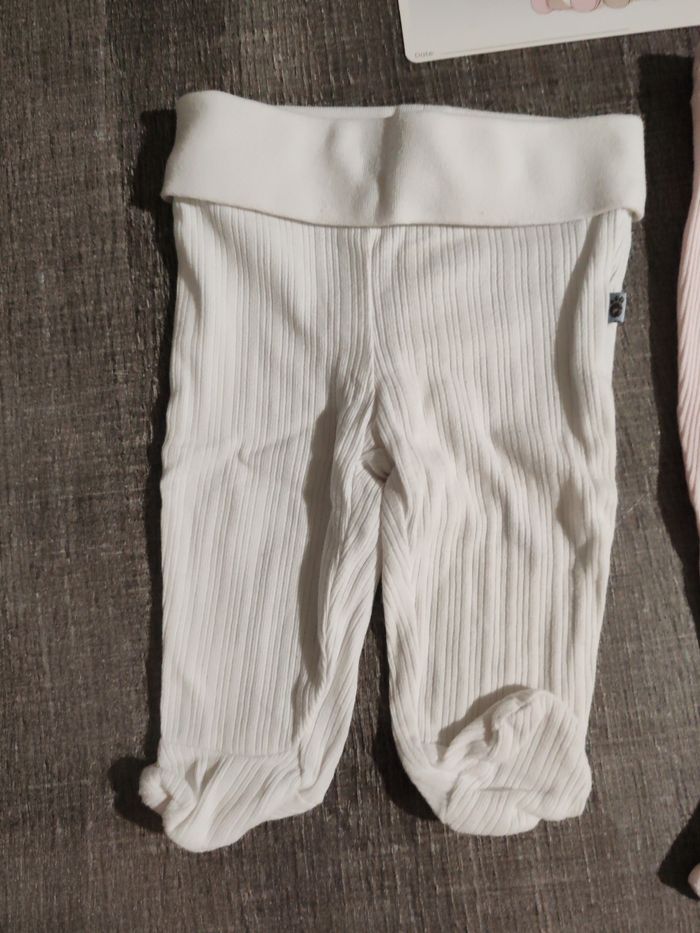 3 pantalons 0/1 mois - photo numéro 3