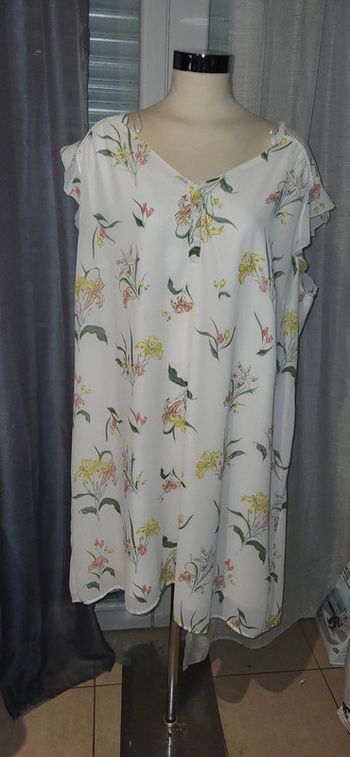 Très belle robe légère fleurie 54