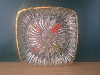 Plat en verre à compartiments 