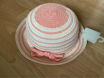 Jolie chapeau bébé fille T. 47 neuf