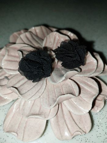 Boucles d'oreilles fantaisie Très bon état Fleurs 🌸 tissu