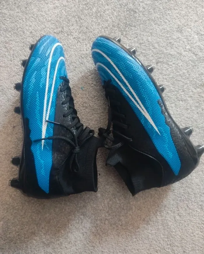 Crampons chaussures de football taille 38