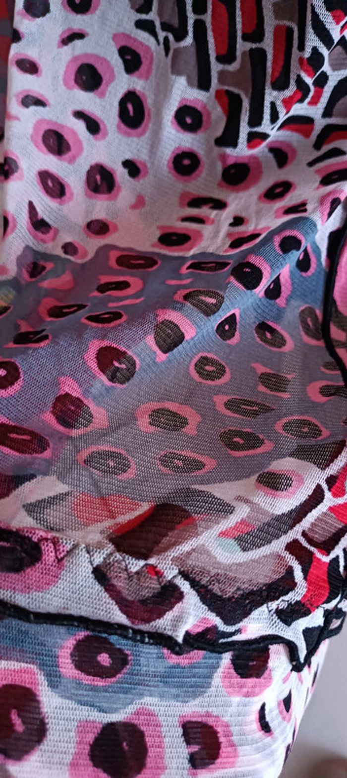 Jolie robe colorée avec perles brodées - photo numéro 9
