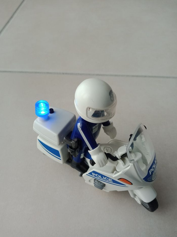 Playmobil Policier à moto - photo numéro 3