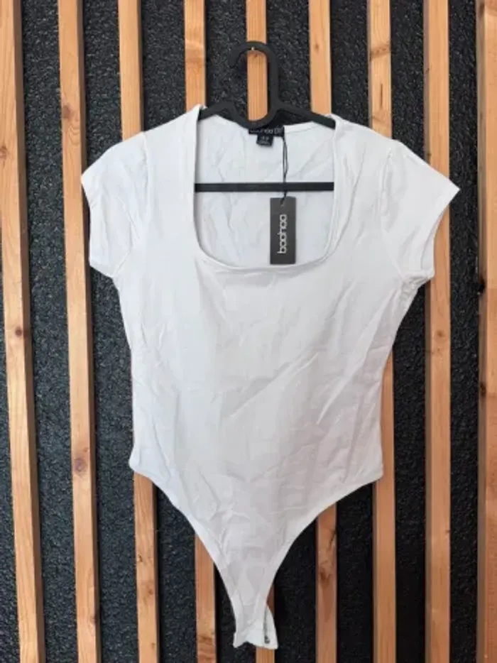 Lot de 3 bodys Boohoo – Taille 40 – Styles variés - Neuf - Valeur 60€ - photo numéro 2