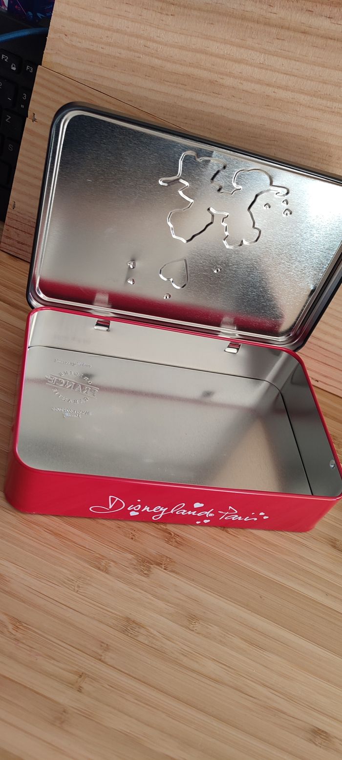 Boîte Disney noir, blanc et rouge - photo numéro 2