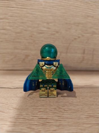 Figurine type lego Mysterio Marvel