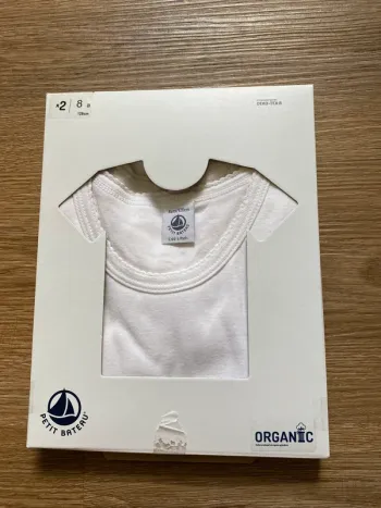 Lot 2 tee shirts sous vêtements Petit Bateau 8 ans