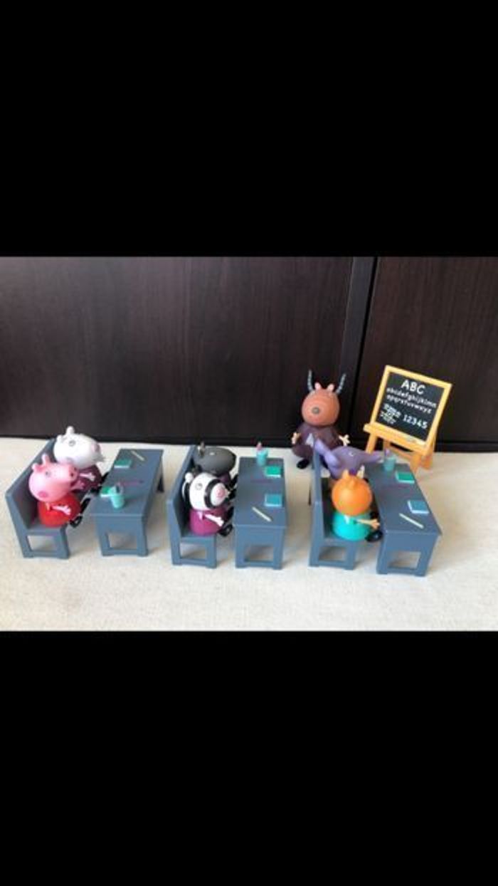 Peppa Pig, Salle de Classe avec 7 Personnages, Figurines, (Peppa, 5 Amis et Madame GazElle) - photo numéro 2