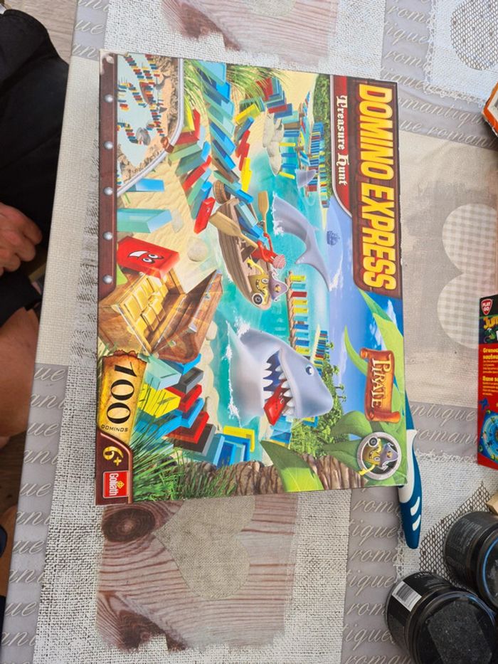 Domino express pirate