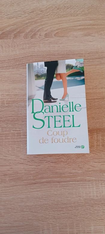 Livre/Roman "Coup de foudre" de Danielle Steel