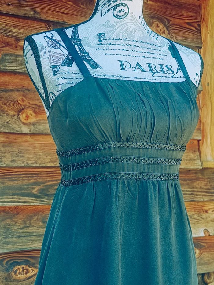 Robe à bretelles et perles en soie 123 excellent état - photo numéro 2