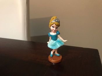 Figurine princesse cendrillon enfant