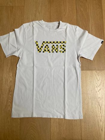 T-shirt vans