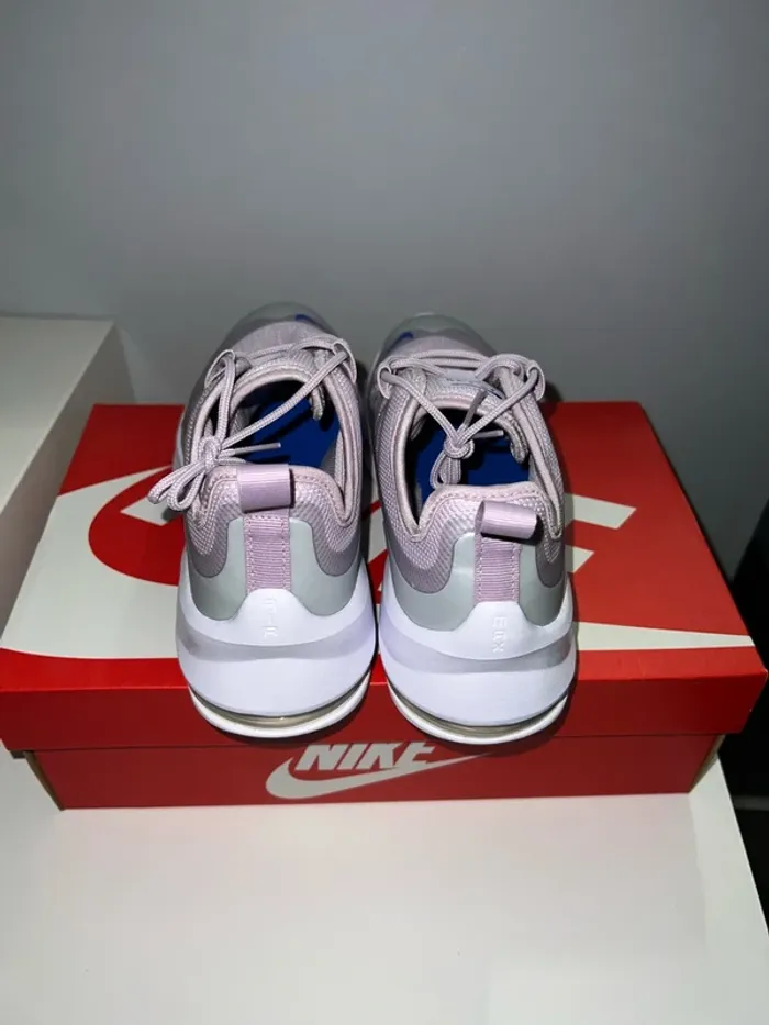 Basket Nike Air Max taille 38.5 femme - photo numéro 4