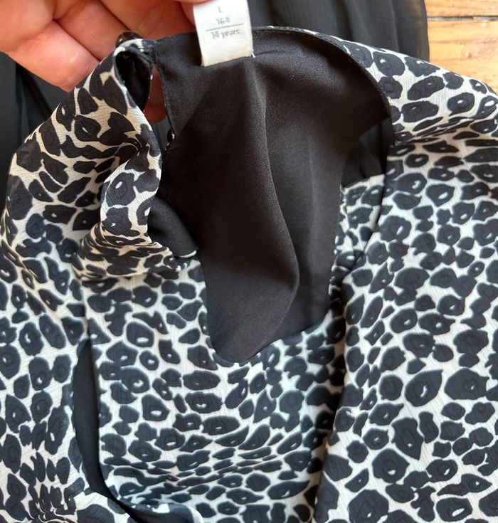 Neuve: robe noir et beige/blanc Esprit taille 10/12 ans - photo numéro 7