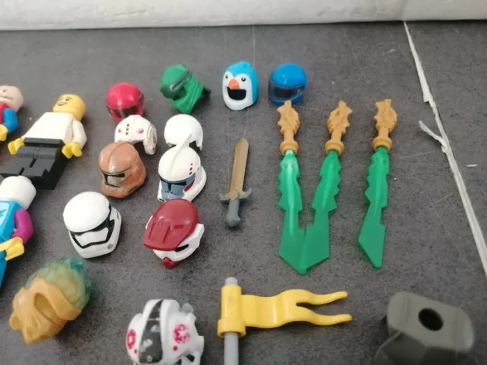 lot figurines et accessoires lego - photo numéro 8