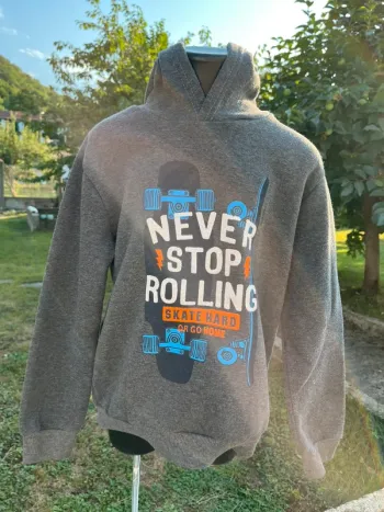 Sweat gris taille 6 ans