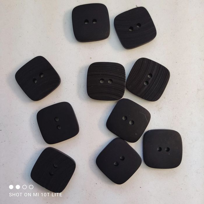Lot de 10 Boutons carrés noirs
