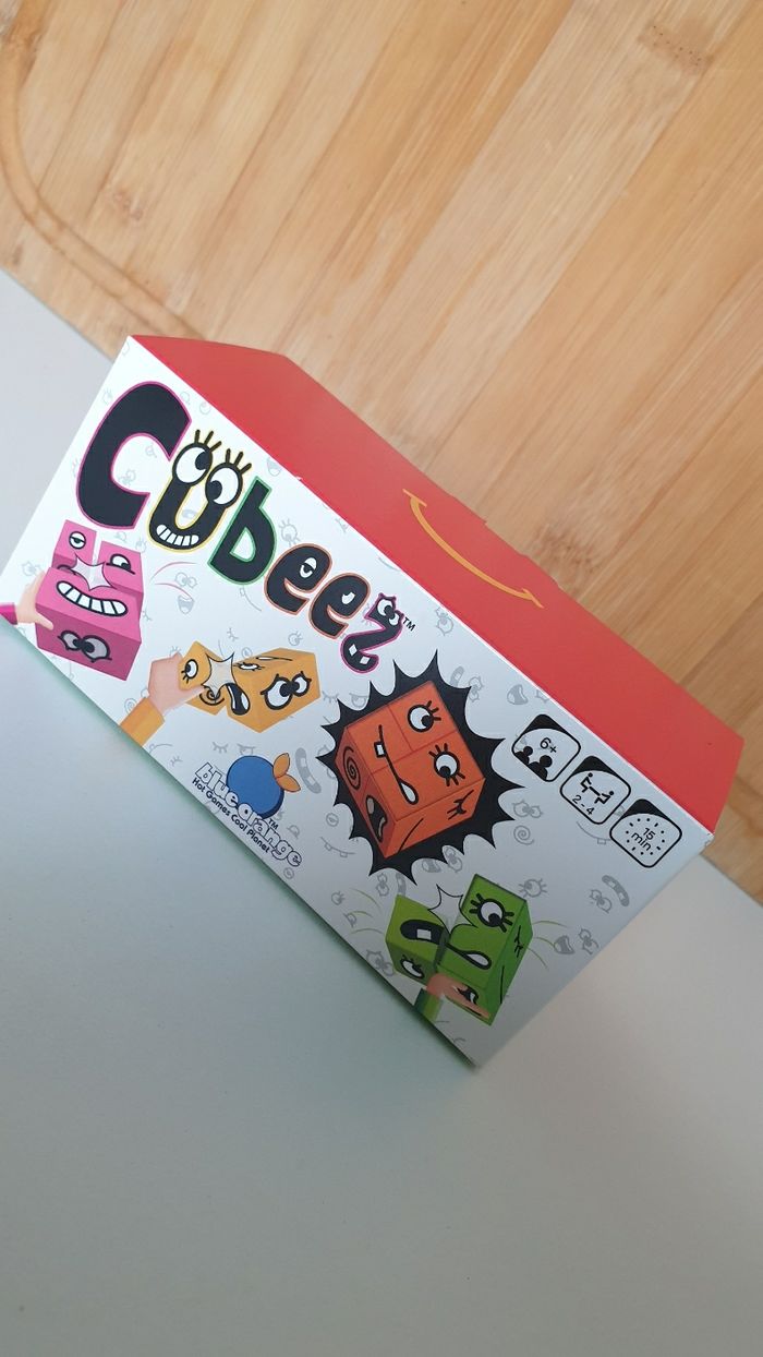 Neuf jeu de société jouet McDonald's Cubeez