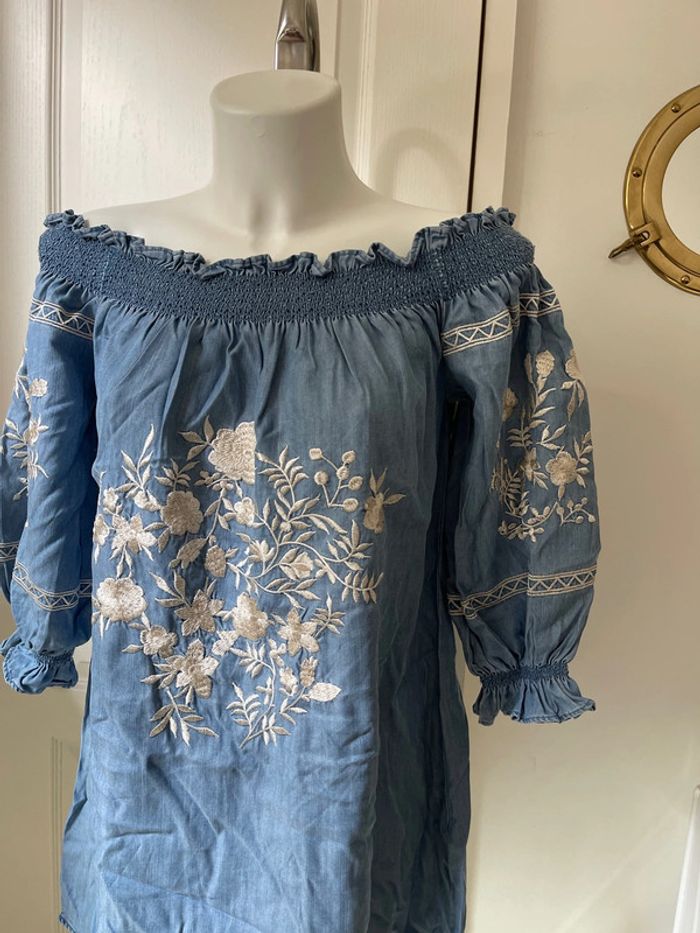 Robe brodée à fleurs - photo numéro 5