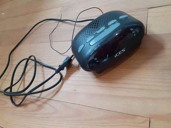 Poste radio réveil.