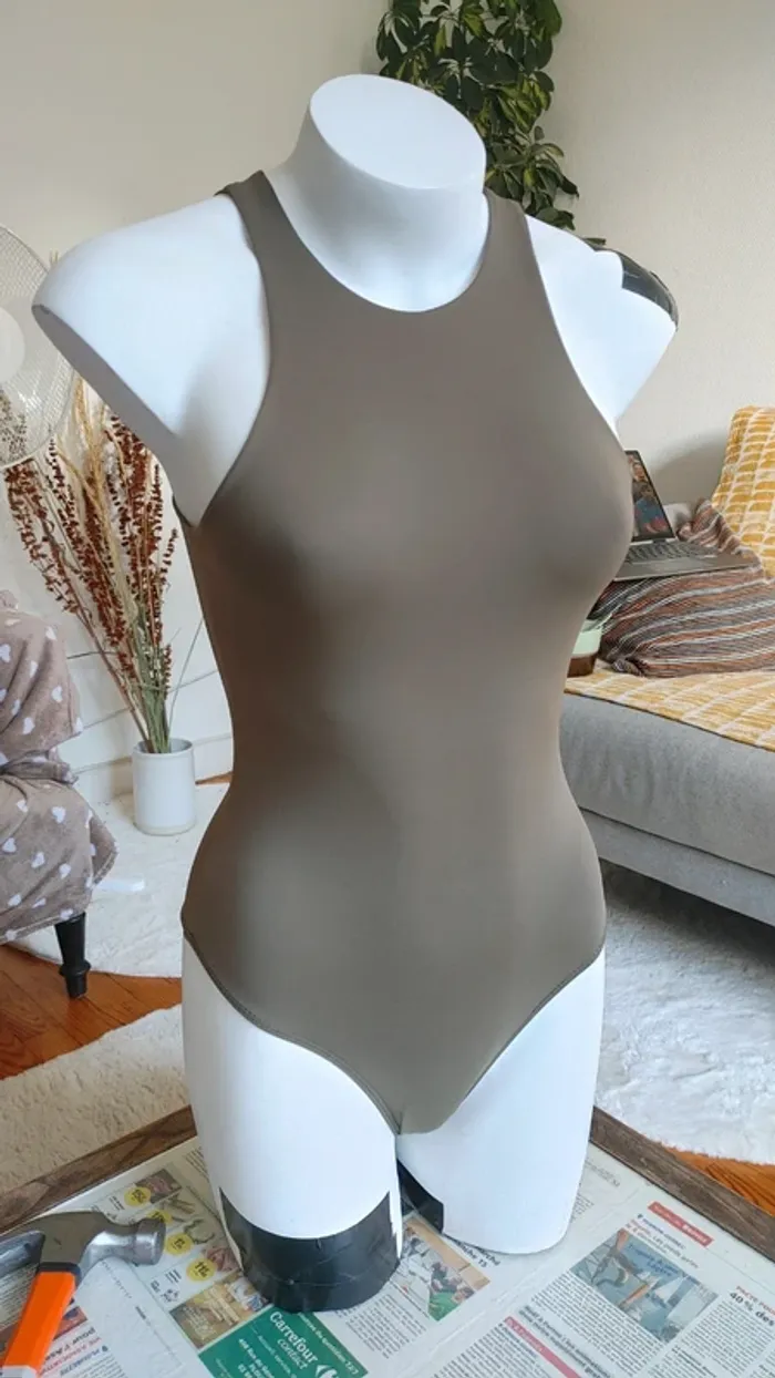 Body en nylon sans manche encolure américaine - photo numéro 5