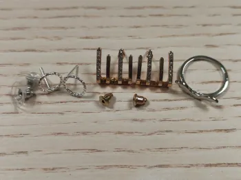 Lot de bijoux neufs variations