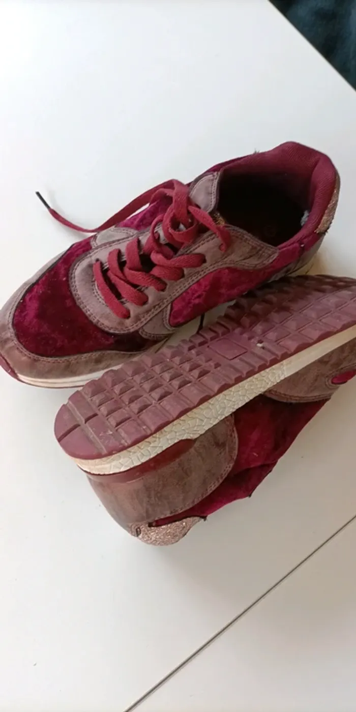 Basket velours bordeaux et paillettes dorées - photo numéro 3