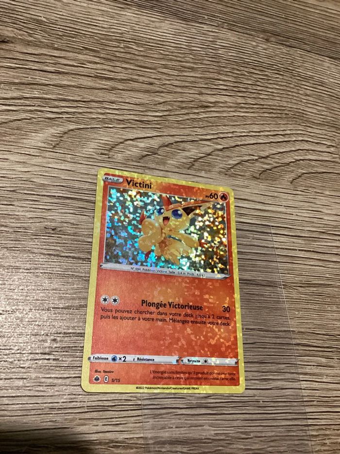 carte Pokémon victini 5/15 année 2022