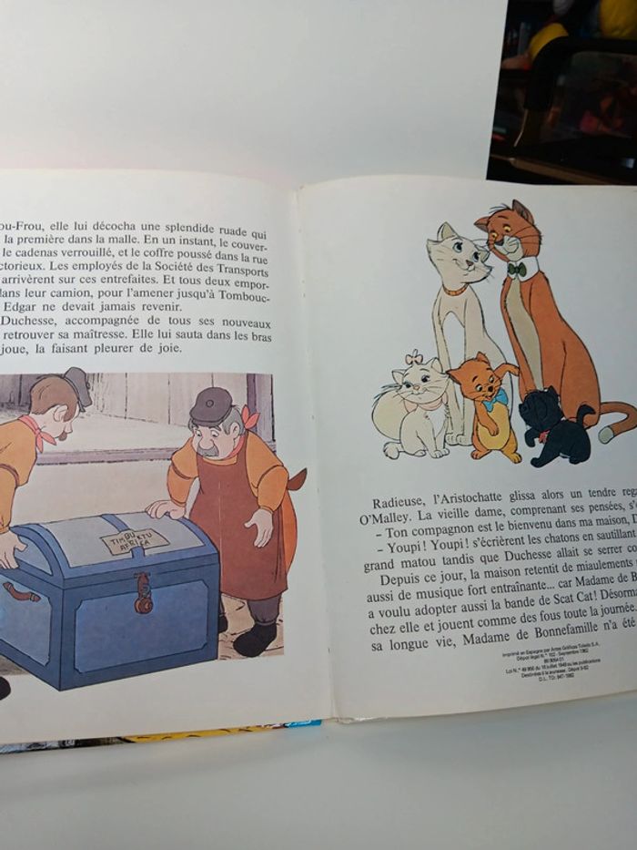 Livre vintage Walt Disney GDL Les aristochats Livre du film dépôt légal sept 1982 - photo numéro 7