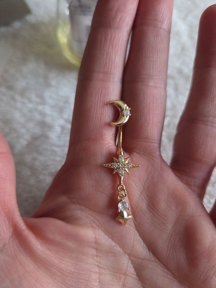 Piercing nombril abeille butineuse - photo numéro 2